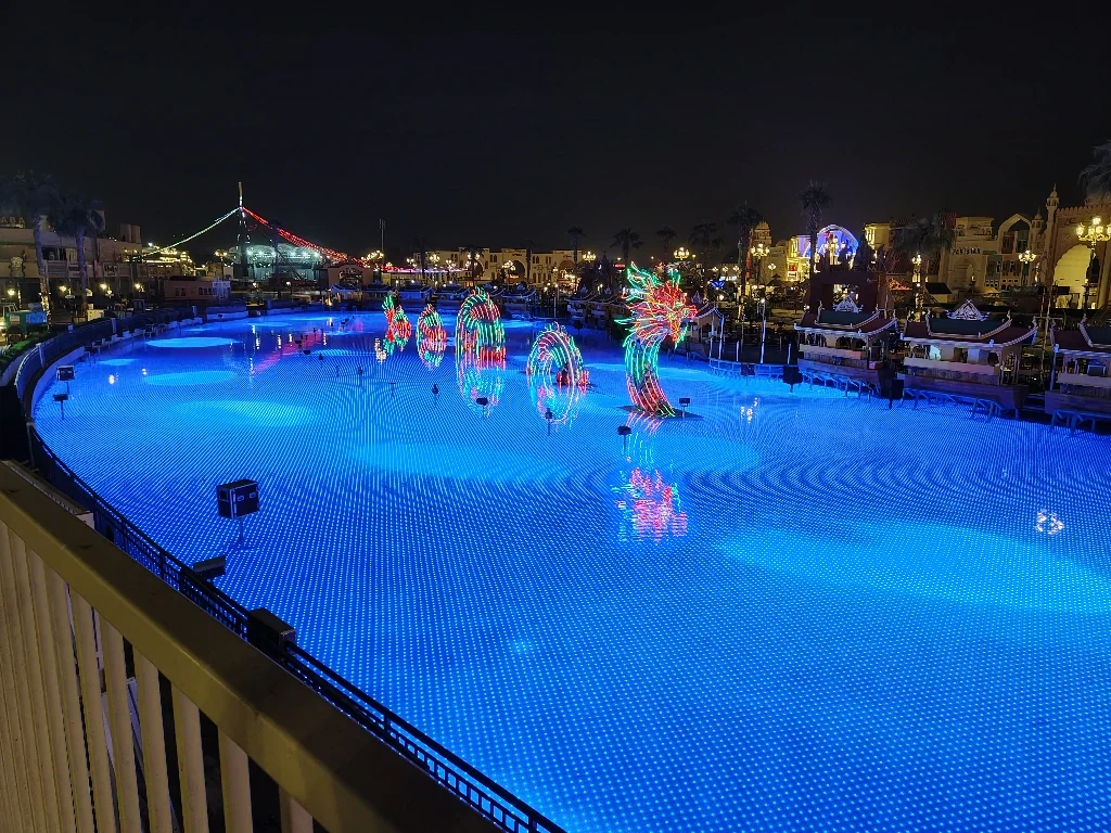 SHLED presenta lo spettacolare schermo mesh LED subacqueo IP68 alla 30a stagi...