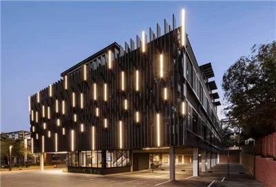 Luci lineari per esterni: dare vita agli edifici